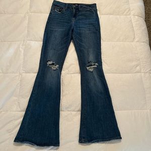 Ripped jeans, boot cut!